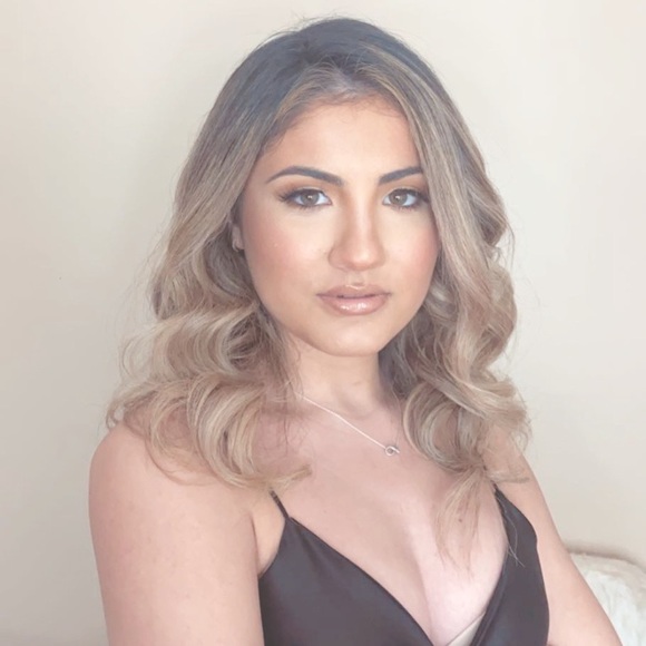 Meet your Posher, Julia - Picture 2 of 2